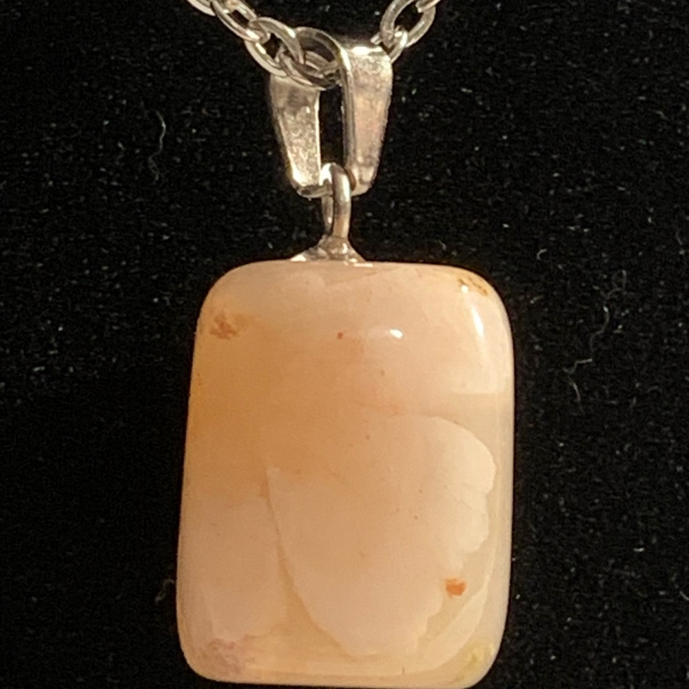 Chic Cream Pendant Necklace
